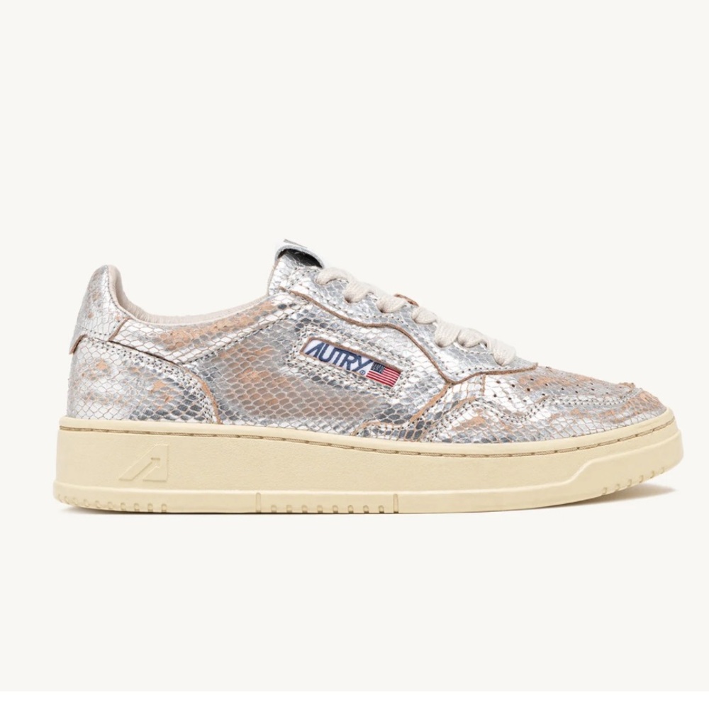 Autry Medalist Low Sneakers in Silver Tone Snake-Effect Leather, Size 7